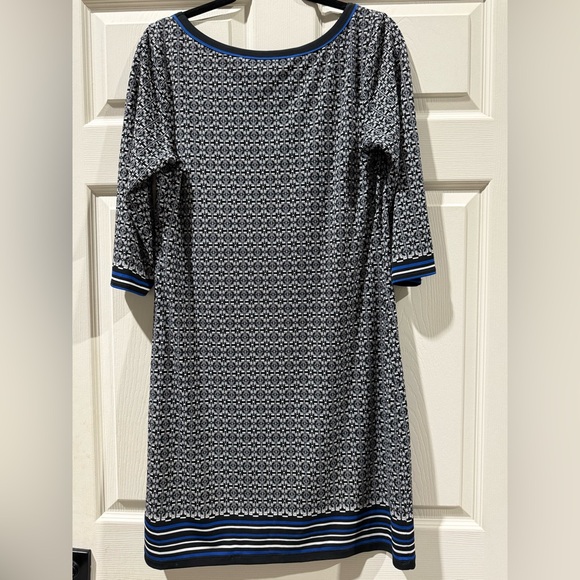 Max Studio Geometric Black and White Dress with Blue Highlights - Picture 4 of 5